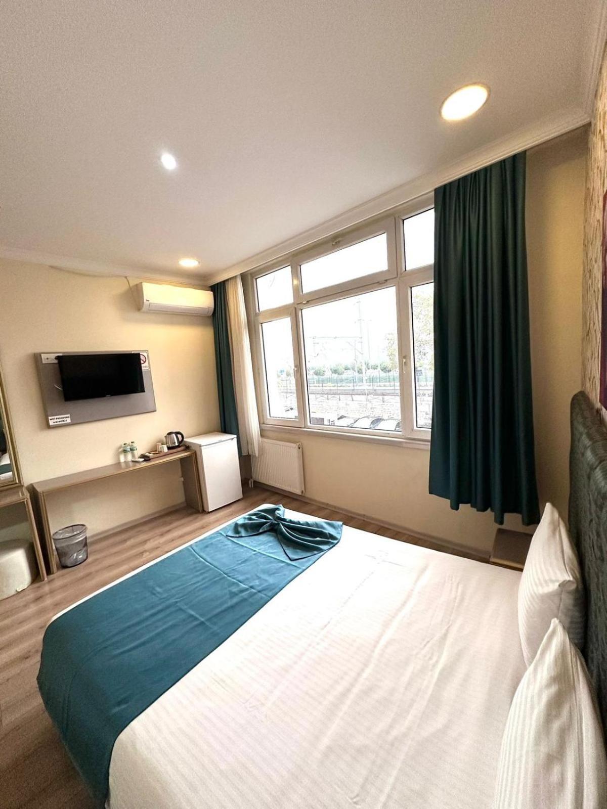 Grand Ararat Hotel Istanboel Buitenkant foto